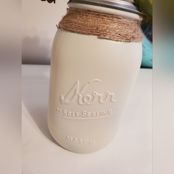 Friends Chiffon Cream Chalk Painted Quart Jar with Purple Hydrangea - Picture 6 of 6